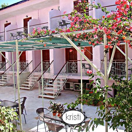 Appartement Kristi à Poros  Extérieur photo