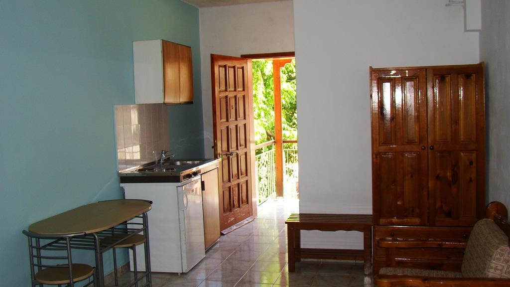 Appartement Kristi à Poros  Extérieur photo