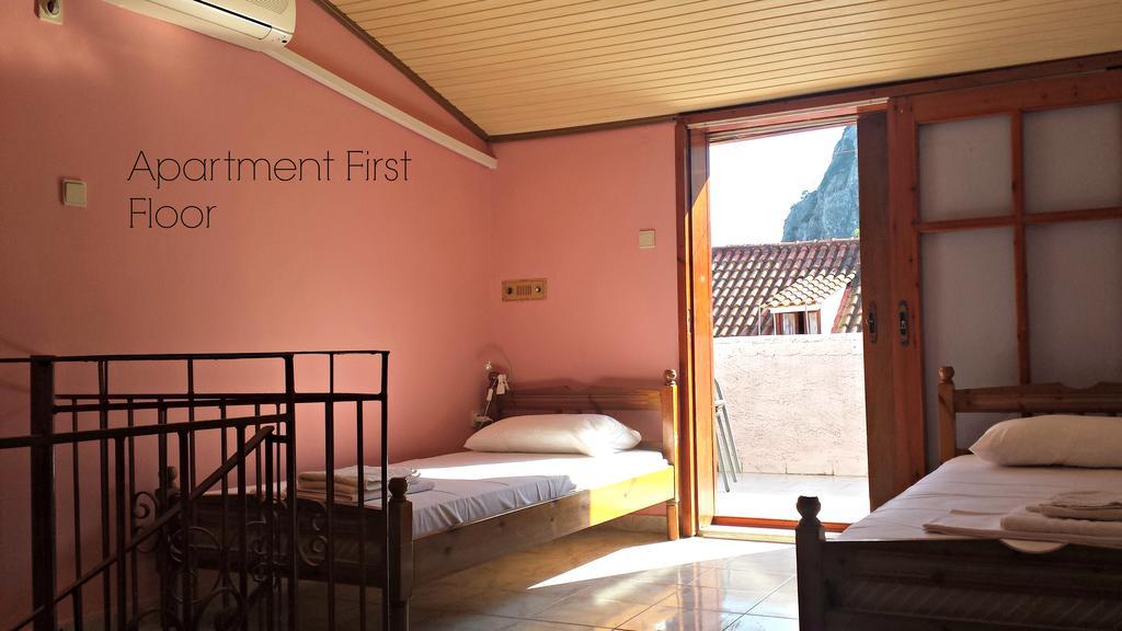 Appartement Kristi à Poros  Extérieur photo